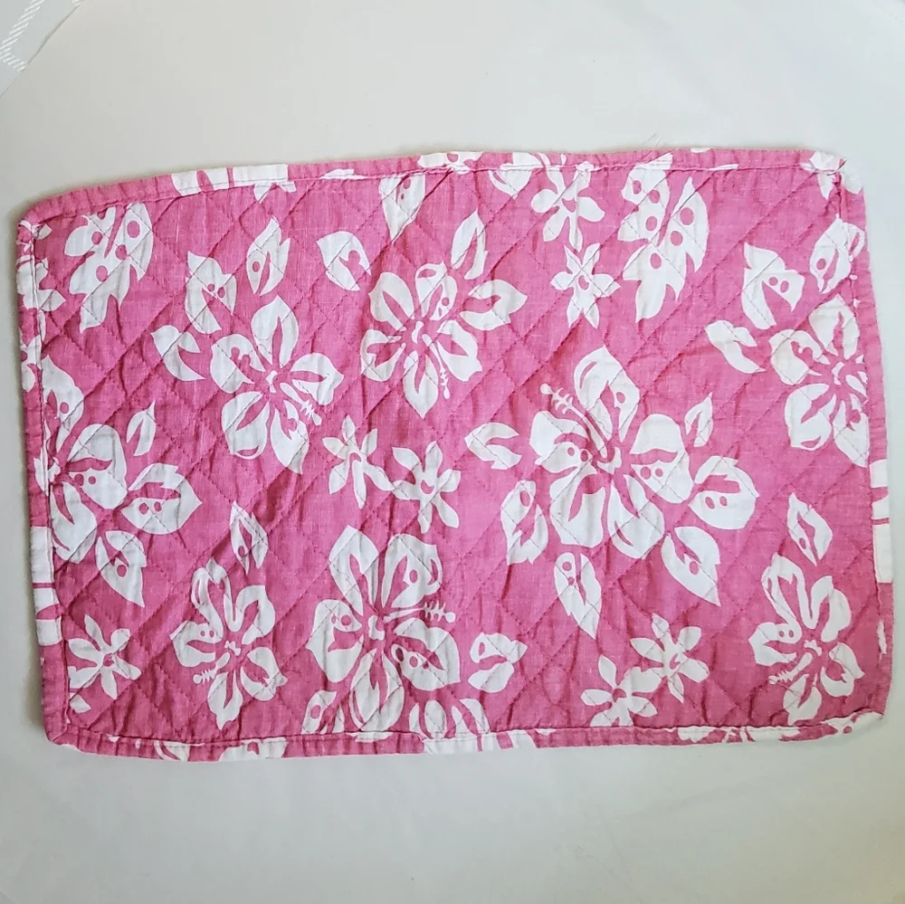 1 Reversable Quilted Placemat.